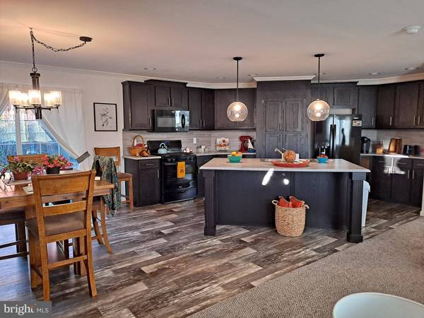 906 LAKEVIEW DR, Green Lane, PA 18054