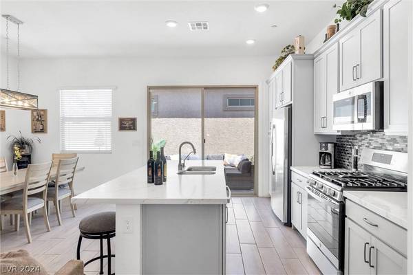 743 Chopin Hills Street, Henderson, NV 89011