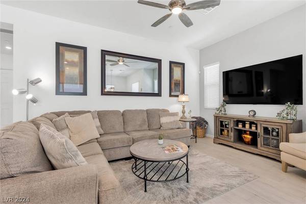 743 Chopin Hills Street, Henderson, NV 89011