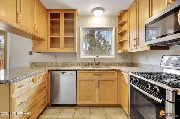 12811 Oomiak CIR, Anchorage, AK 99515