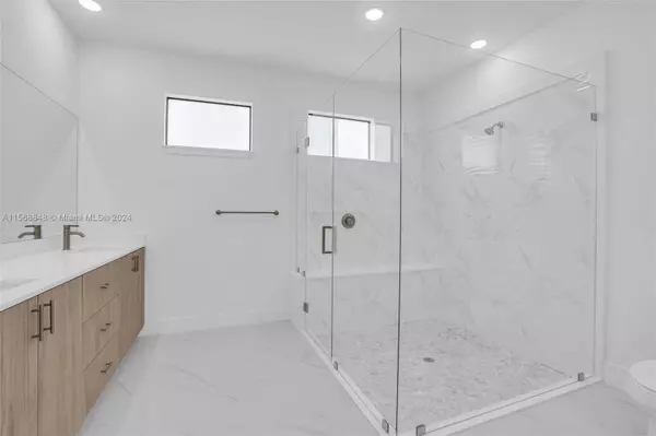 813 Poinsettia Ave, Lehigh Acres, FL 33972