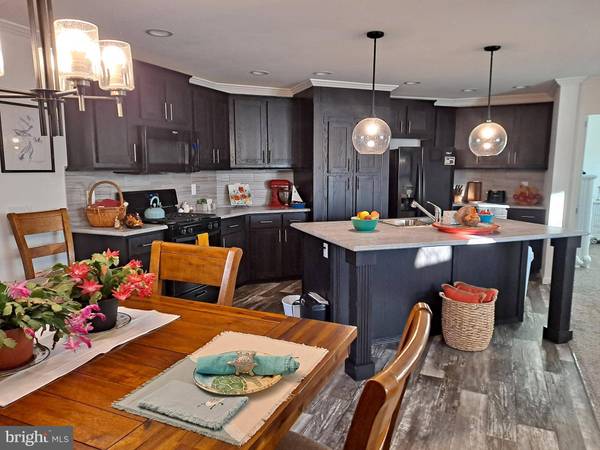 906 LAKEVIEW DR, Green Lane, PA 18054