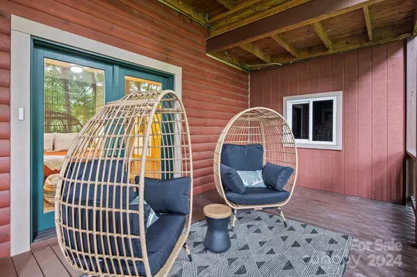 64 Field Mouse LN, Maggie Valley, NC 28751