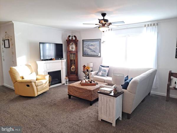 906 LAKEVIEW DR, Green Lane, PA 18054