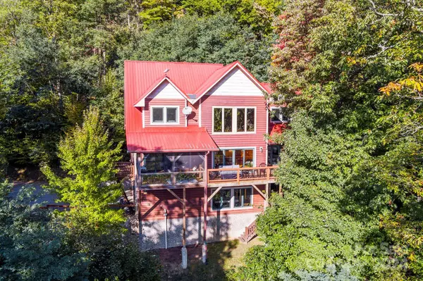64 Field Mouse LN, Maggie Valley, NC 28751