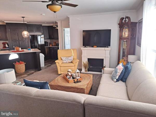 906 LAKEVIEW DR, Green Lane, PA 18054