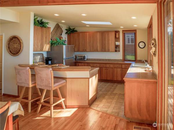 3003 Haxton WAY, Bellingham, WA 98226