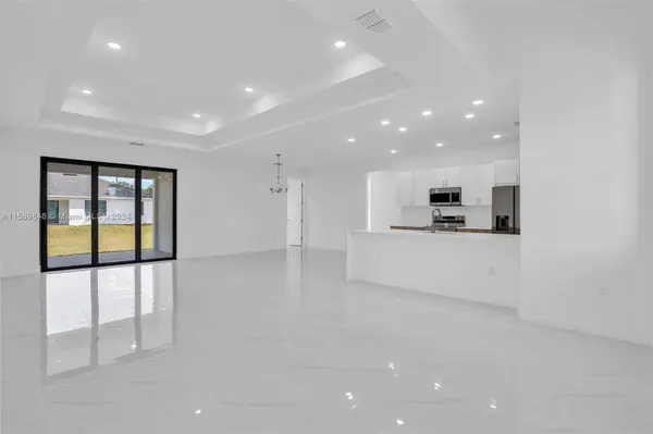 813 Poinsettia Ave, Lehigh Acres, FL 33972