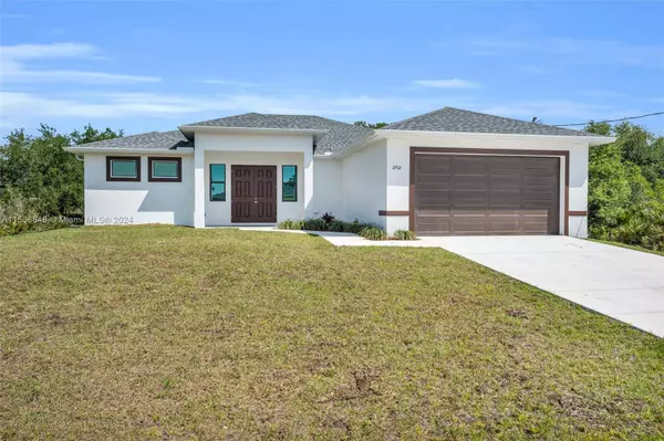813 Poinsettia Ave, Lehigh Acres, FL 33972