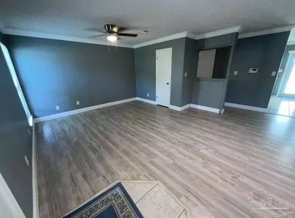 7048 Santa Barbara St, Pensacola, FL 32526