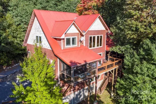 64 Field Mouse LN, Maggie Valley, NC 28751