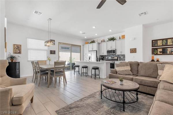 743 Chopin Hills Street, Henderson, NV 89011