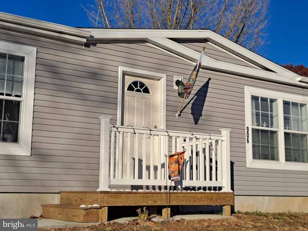 906 LAKEVIEW DR, Green Lane, PA 18054