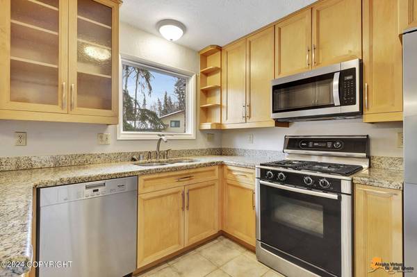 12811 Oomiak CIR, Anchorage, AK 99515