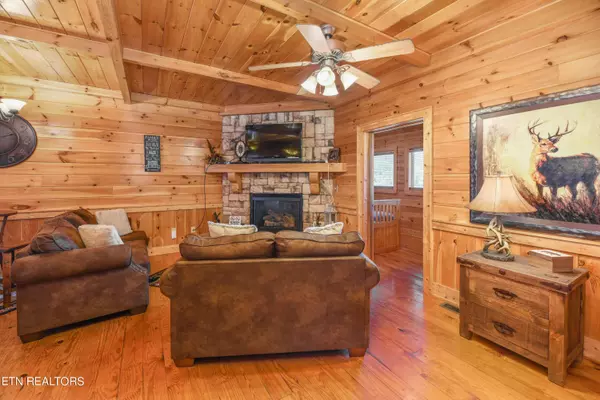 437 Keegan DR, Pigeon Forge, TN 37863