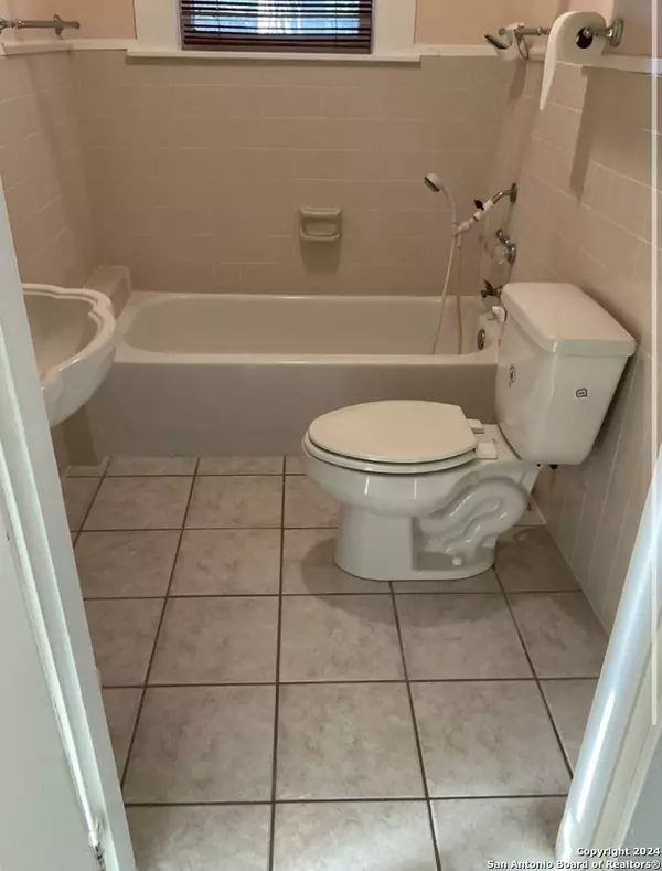 2211 CALAVERAS, San Antonio, TX 78201-6151