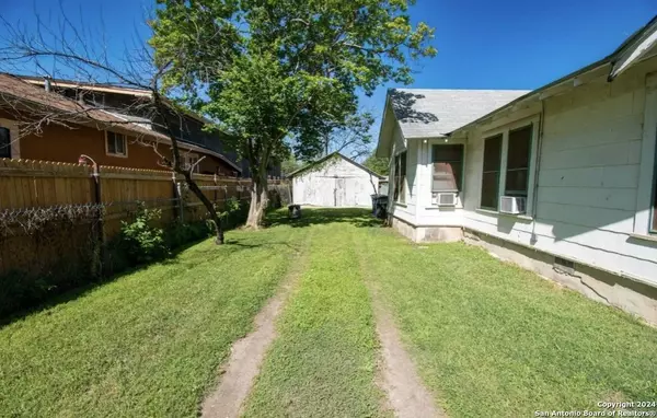 2211 CALAVERAS, San Antonio, TX 78201-6151