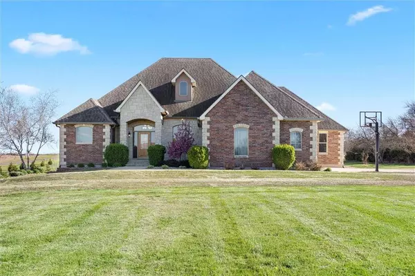 20703 Brandt RD, Tonganoxie, KS 66086