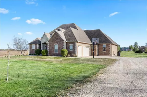 20703 Brandt RD, Tonganoxie, KS 66086