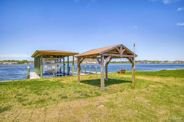 808 Tarpon Dr, Ft Walton Beach, FL 32548