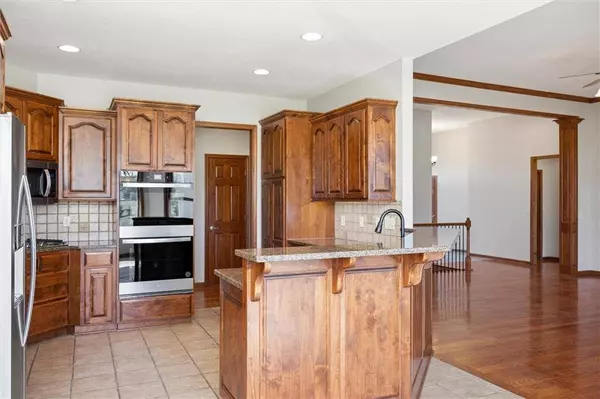 20703 Brandt RD, Tonganoxie, KS 66086