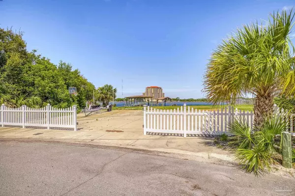 808 Tarpon Dr, Ft Walton Beach, FL 32548