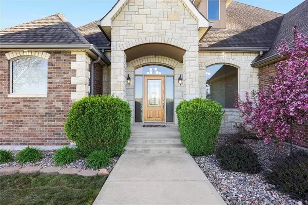 20703 Brandt RD, Tonganoxie, KS 66086