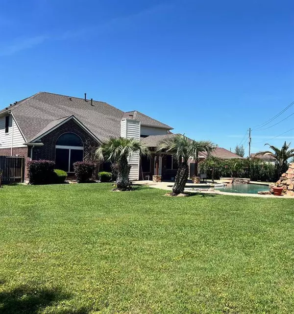 11014 Oakwood DR, La Porte, TX 77571