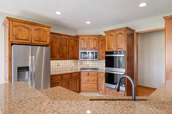 20703 Brandt RD, Tonganoxie, KS 66086