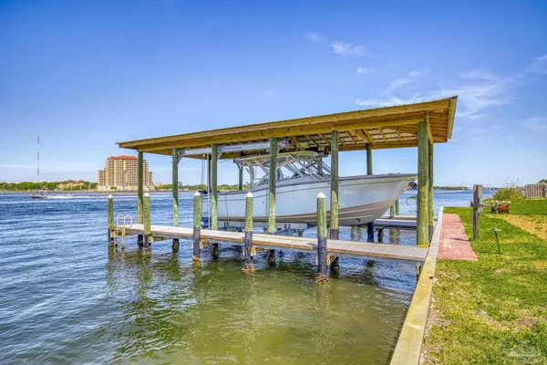 808 Tarpon Dr, Ft Walton Beach, FL 32548