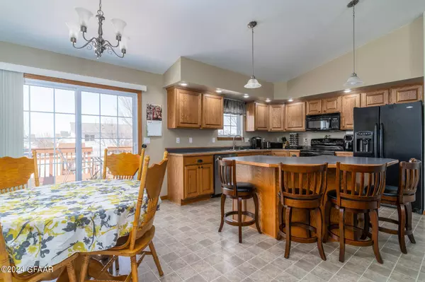 1514 PARK Drive SE, Grand Forks, ND 56721