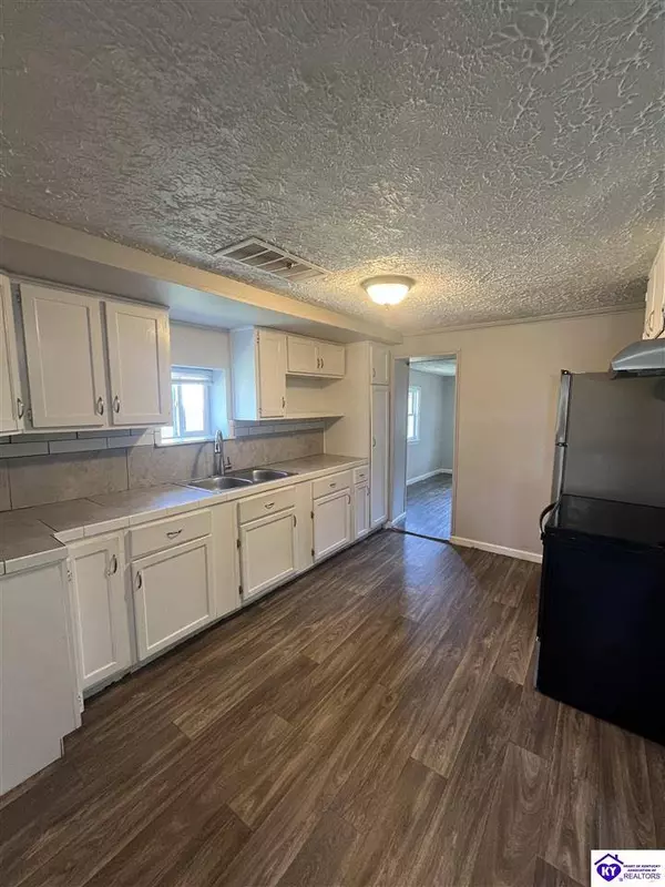 407 W High Street, Hodgenville, KY 42740