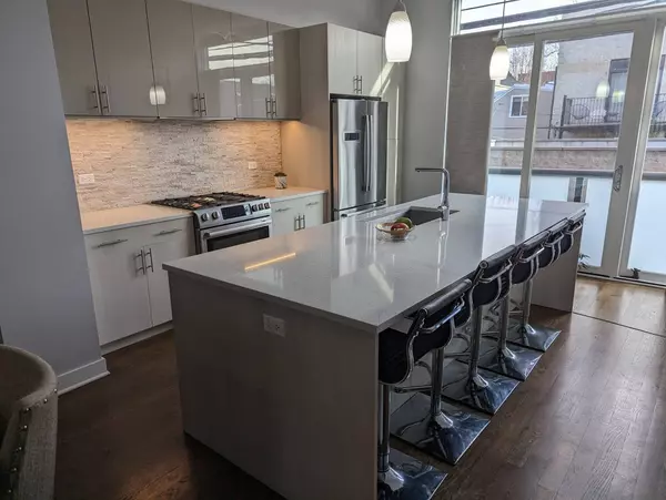 1918 N Campbell Avenue #F, Chicago, IL 60647