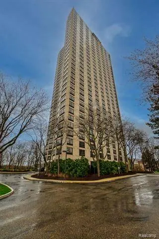 5000 TOWN Center 2205, Southfield, MI 48075