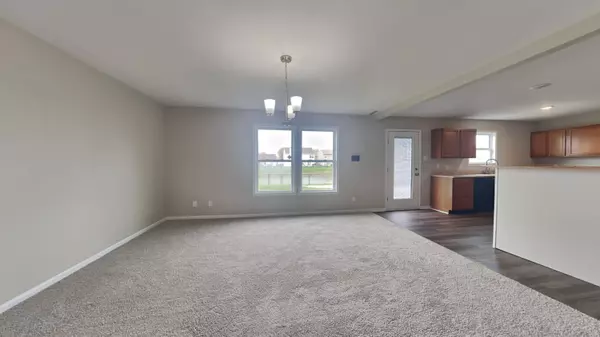 1516 Pencross LN, Greenwood, IN 46143