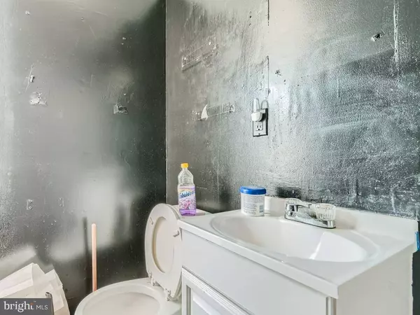 2513 LIBERTY HEIGHTS AVE, Baltimore, MD 21215