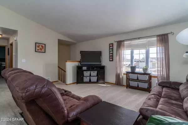 1514 PARK Drive SE, Grand Forks, ND 56721