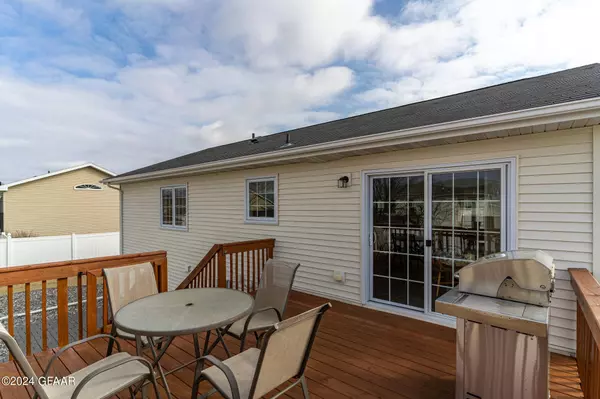 1514 PARK Drive SE, Grand Forks, ND 56721