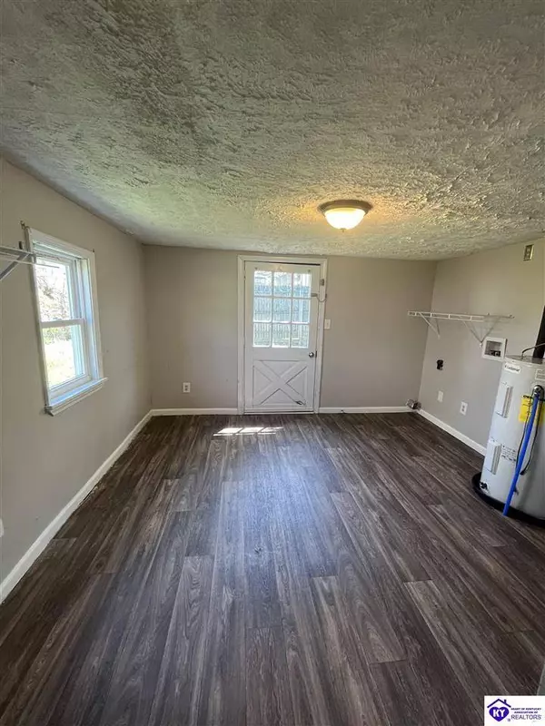 407 W High Street, Hodgenville, KY 42740