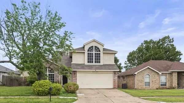 6702 Pecanwood Drive, Arlington, TX 76001