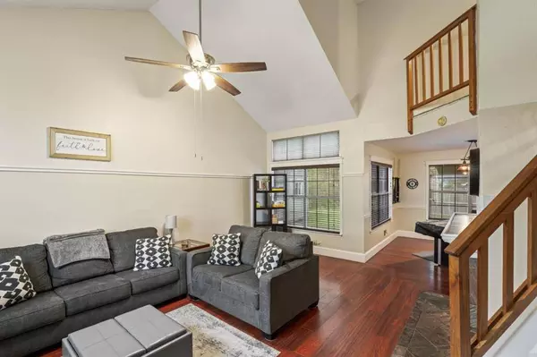 6702 Pecanwood Drive, Arlington, TX 76001