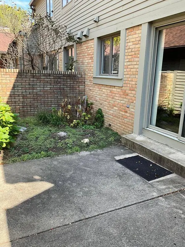 6450 Strathaven Court 2C, Worthington, OH 43085