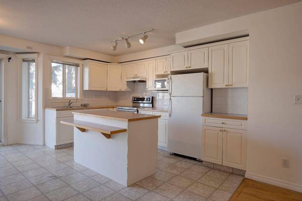 215 17 AVE NE #101, Calgary, AB T2E1L9