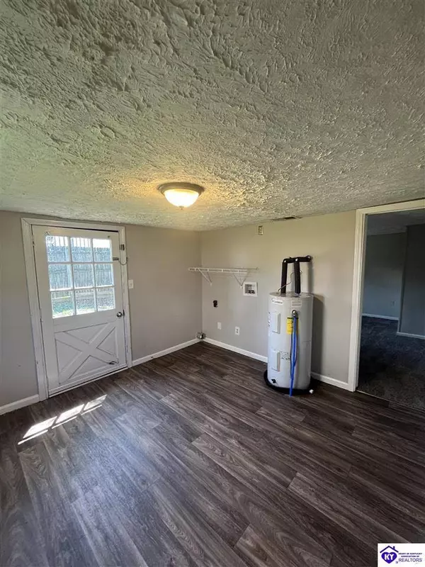 407 W High Street, Hodgenville, KY 42740