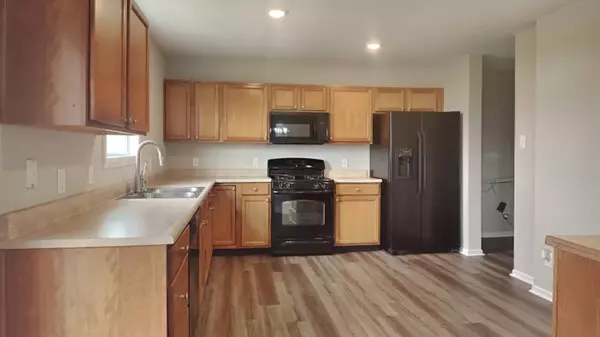 1516 Pencross LN, Greenwood, IN 46143