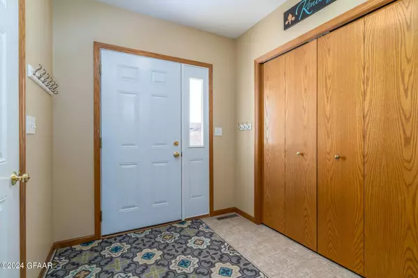 1514 PARK Drive SE, Grand Forks, ND 56721