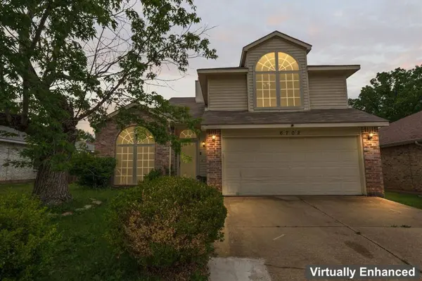 6702 Pecanwood Drive, Arlington, TX 76001