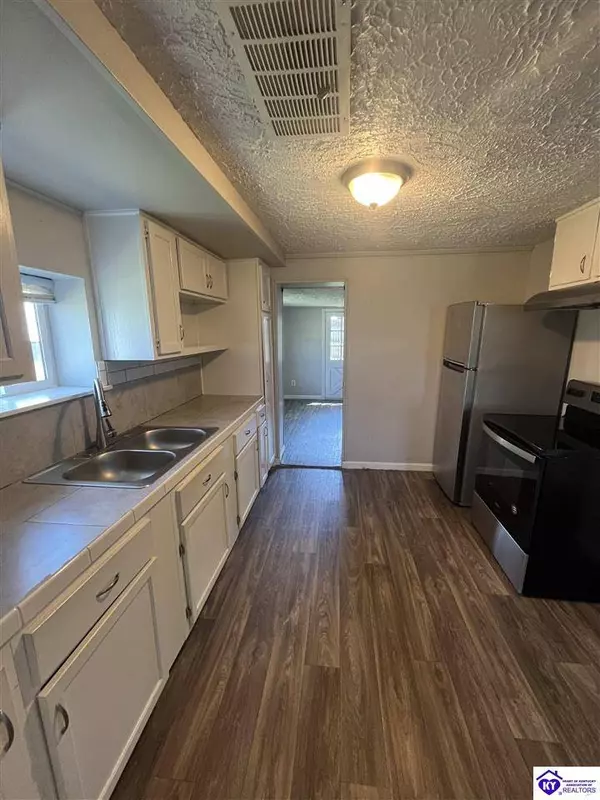 407 W High Street, Hodgenville, KY 42740