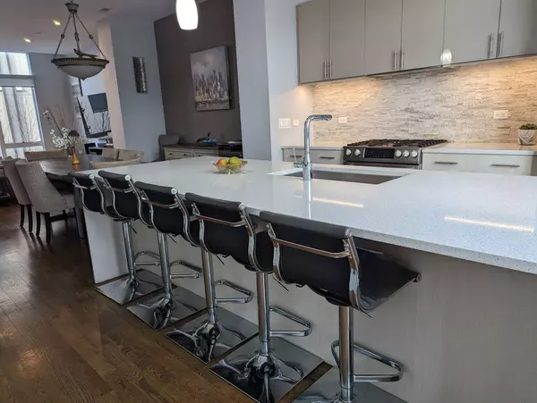 1918 N Campbell Avenue #F, Chicago, IL 60647