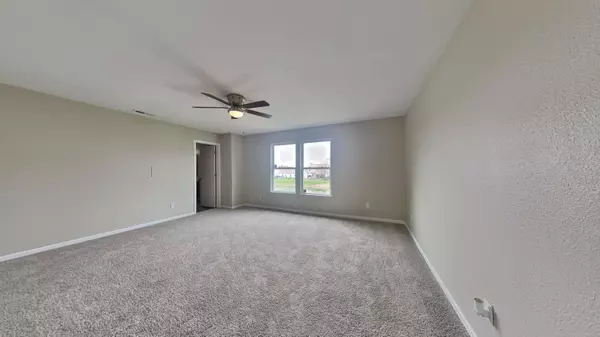 1516 Pencross LN, Greenwood, IN 46143